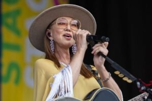 Pam Tillis Net Worth | Celebrity Net Worth